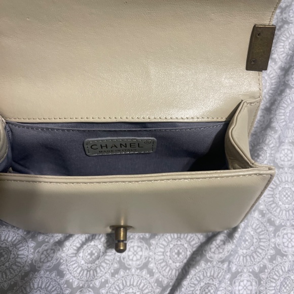 Chanel ivory rock chain small boy bag - Picture 9 of 10